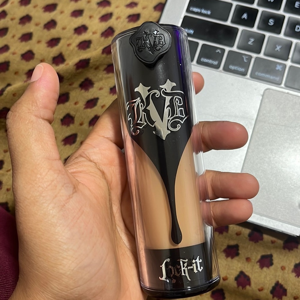KVD Lock It Foundation - Medium 62 Warm